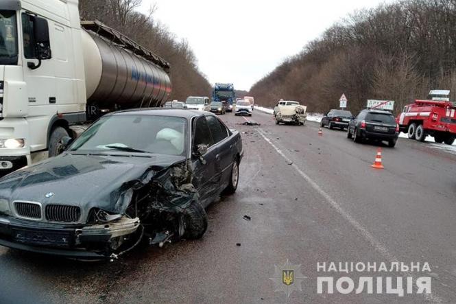 Новини Тернополя - фото з Смертельна аварія на Тернопільщині: водій на "ВАЗі" із незрозумілих причин виїхав на зустрічну і зіткнувся із "БМВ" Смертельна аварія на Тернопільщині: водій на "ВАЗі" із незрозумілих причин виїхав на зустрічну і зіткнувся із "БМВ", фото №1 на сайті 20minut.ua