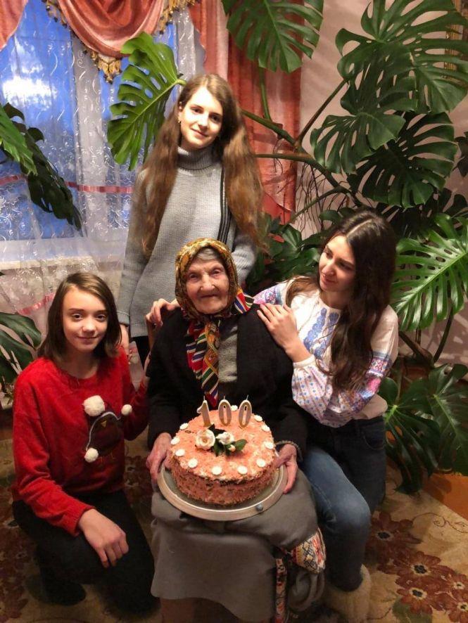 Новини Тернополя - фото з "Ходити влітку босоніж і цінувати те, що маєш"... Секрети довголіття від Ольги Гуменюк, яка відсвяткувала 100-річчя "Ходити влітку босоніж і цінувати те, що маєш"... Секрети довголіття від Ольги Гуменюк, яка відсвяткувала 100-річчя, фото №2 на сайті 20minut.ua