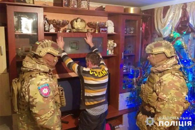 Новини Хмельницького - фото з У Шепетівці затримали банду наркоторговців У Шепетівці затримали банду наркоторговців, фото №4 на сайті vsim.ua