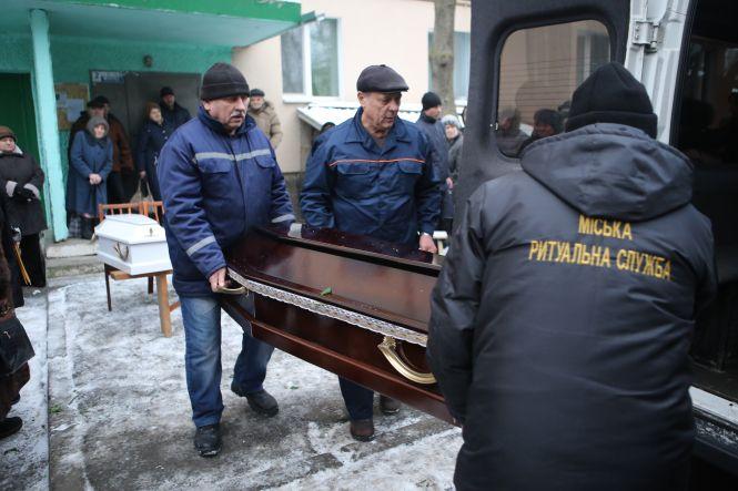 «Моя Надя, донечка»: вінничани прощалися із вбитими в Академічному, фото №12 на сайті 20minut.ua