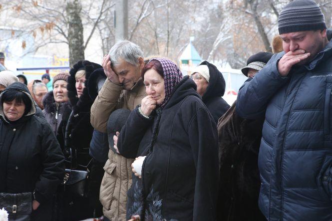 «Моя Надя, донечка»: вінничани прощалися із вбитими в Академічному, фото №8 на сайті 20minut.ua