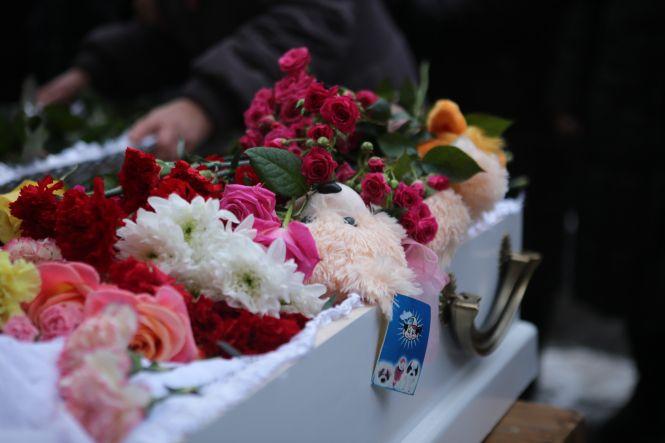 «Моя Надя, донечка»: вінничани прощалися із вбитими в Академічному, фото №10 на сайті 20minut.ua