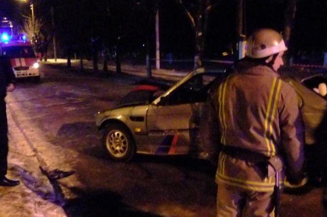 Новини Хмельницького - фото з З понівеченого “BMW” водія діставали шепетівські рятувальники З понівеченого “BMW” водія діставали шепетівські рятувальники, фото №1 на сайті vsim.ua