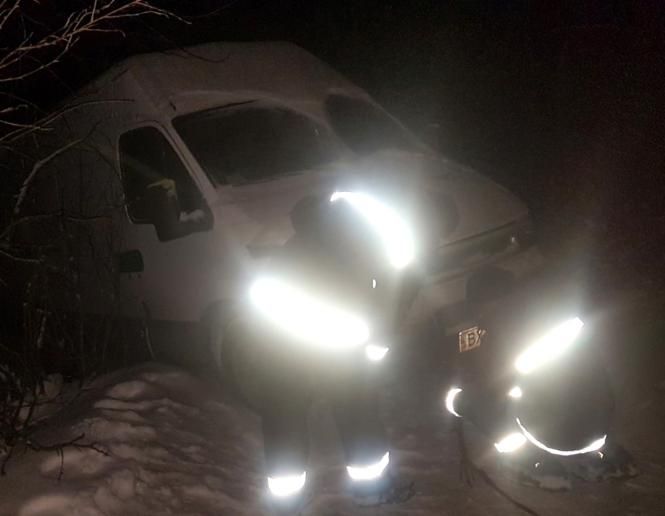 Новини Хмельницького - фото з За минулу добу рятувальники двічі витягували машини хмельничан зі снігового полону За минулу добу рятувальники двічі витягували машини хмельничан зі снігового полону, фото №2 на сайті vsim.ua