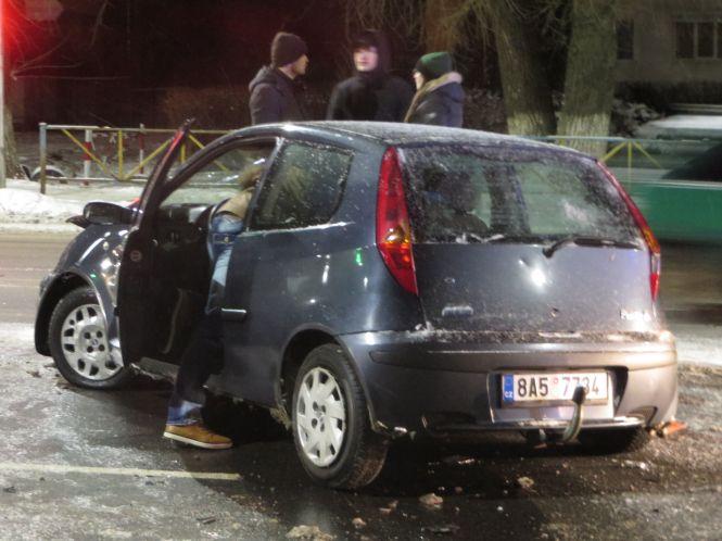 Новини Хмельницького - фото з Водій на «євроблясі» спричинив ДТП на проспекті Миру Водій на «євроблясі» спричинив ДТП на проспекті Миру, фото №2 на сайті vsim.ua