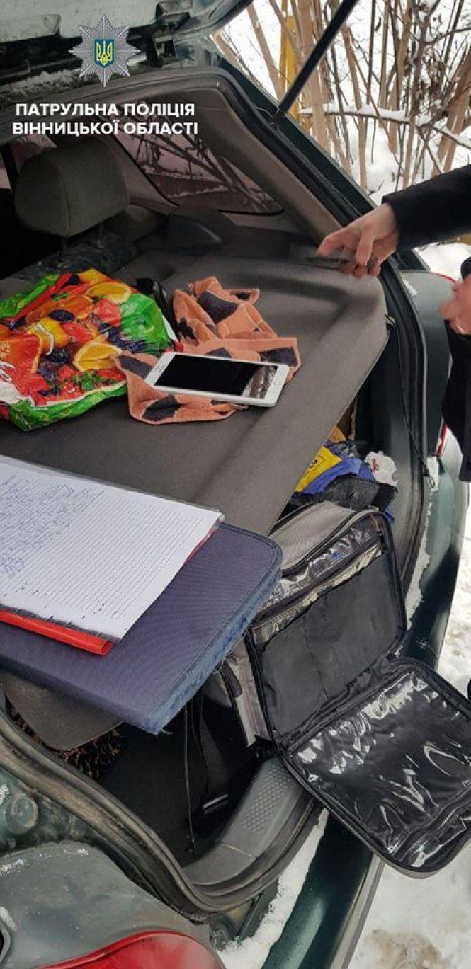 Новини Вінниці - фото з Аферисти увійшли у довіру до бабусі. Забрали всі гроші та зачинили у будинку Аферисти увійшли у довіру до бабусі. Забрали всі гроші та зачинили у будинку, фото №2 на сайті 20minut.ua