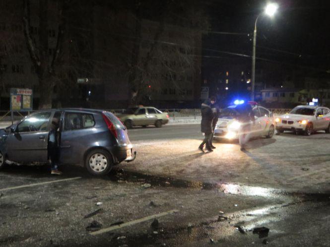 Новини Хмельницького - фото з Водій на «євроблясі» спричинив ДТП на проспекті Миру Водій на «євроблясі» спричинив ДТП на проспекті Миру, фото №3 на сайті vsim.ua