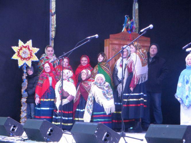 Новини Хмельницького - фото з Сотні хмельничан вийшли на загальноміське колядування Сотні хмельничан вийшли на загальноміське колядування, фото №20 на сайті vsim.ua