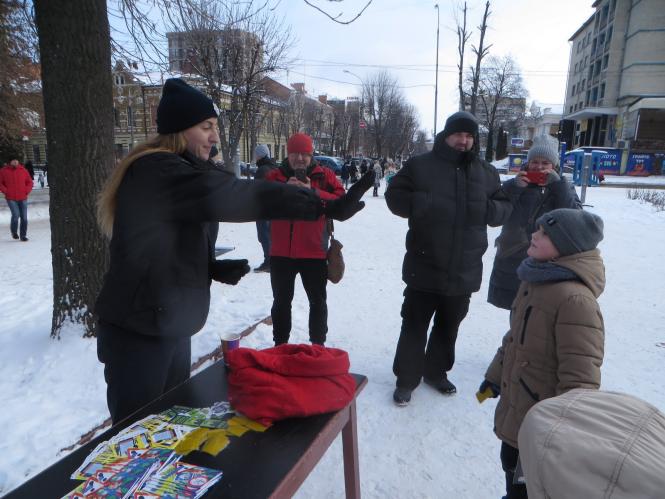 Хмельницькі поліцейські показали дітям амуніцію, навчили правил дорожнього руху та пригостили солодощами, фото №16 на сайті vsim.ua