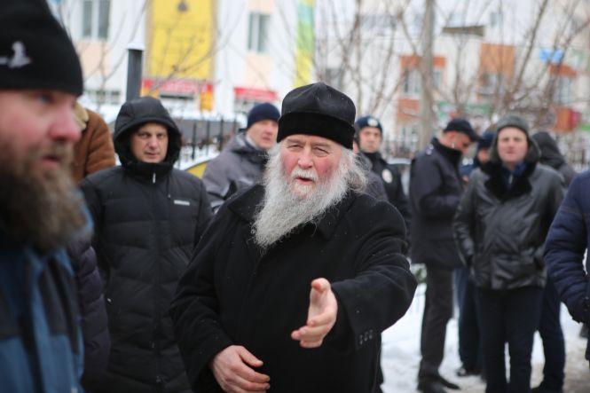 Новини Вінниці - фото з «Ви всі тут повії»: як націоналісти ходили у Вінниці до святих отців Російської церкви «Ви всі тут повії»: як націоналісти ходили у Вінниці до святих отців Російської церкви, фото №5 на сайті 20minut.ua