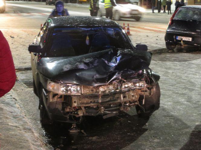 Новини Хмельницького - фото з П’яний 17-річний за кермом та втікач на «Range Rover»: хроніка ДТП у Хмельницькому П’яний 17-річний за кермом та втікач на «Range Rover»: хроніка ДТП у Хмельницькому, фото №5 на сайті vsim.ua