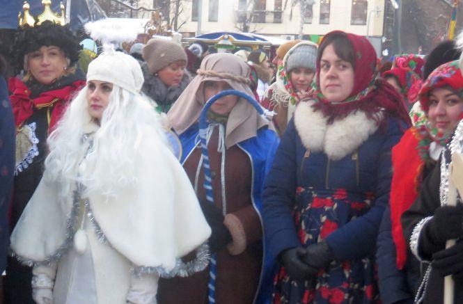 Новини Хмельницького - фото з Сотні хмельничан вийшли на загальноміське колядування Сотні хмельничан вийшли на загальноміське колядування, фото №16 на сайті vsim.ua