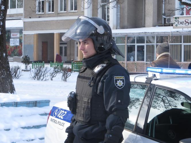 Хмельницькі поліцейські показали дітям амуніцію, навчили правил дорожнього руху та пригостили солодощами, фото №9 на сайті vsim.ua