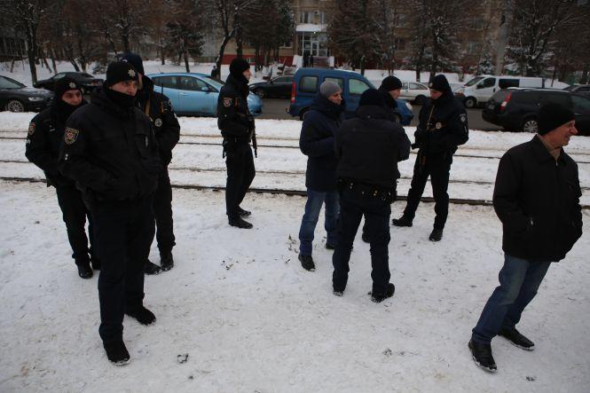 Новини Вінниці - фото з «Ви всі тут повії»: як націоналісти ходили у Вінниці до святих отців Російської церкви «Ви всі тут повії»: як націоналісти ходили у Вінниці до святих отців Російської церкви, фото №14 на сайті 20minut.ua