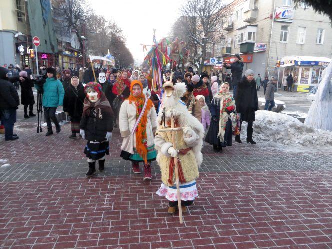 Новини Хмельницького - фото з Сотні хмельничан вийшли на загальноміське колядування Сотні хмельничан вийшли на загальноміське колядування, фото №15 на сайті vsim.ua