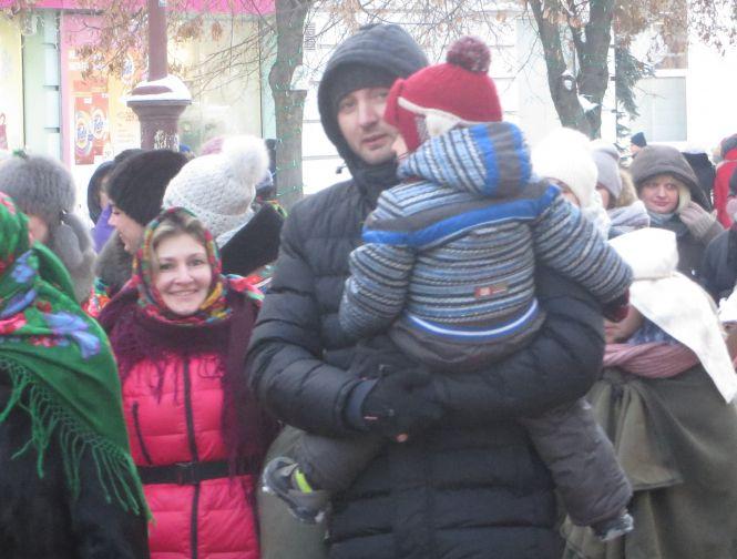 Новини Хмельницького - фото з Сотні хмельничан вийшли на загальноміське колядування Сотні хмельничан вийшли на загальноміське колядування, фото №12 на сайті vsim.ua