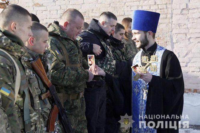 Новини Хмельницького - фото з Хмельницькі "богданівці" та патрульні відправилися в чергову ротацію на Схід Хмельницькі "богданівці" та патрульні відправилися в чергову ротацію на Схід, фото №1 на сайті vsim.ua