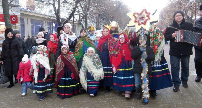 Новини Хмельницького - фото з Сотні хмельничан вийшли на загальноміське колядування Сотні хмельничан вийшли на загальноміське колядування, фото №13 на сайті vsim.ua