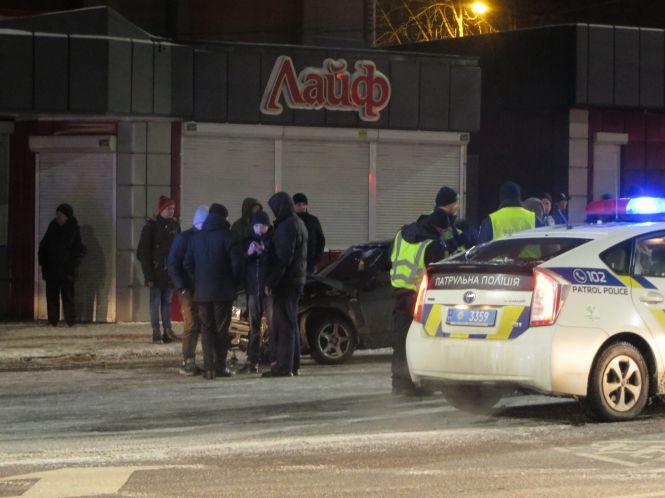 Новини Хмельницького - фото з Водій на «євроблясі» спричинив ДТП на проспекті Миру Водій на «євроблясі» спричинив ДТП на проспекті Миру, фото №5 на сайті vsim.ua