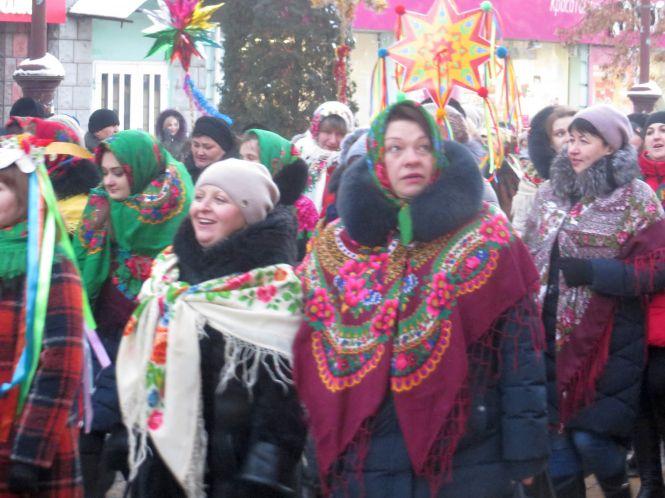 Новини Хмельницького - фото з Сотні хмельничан вийшли на загальноміське колядування Сотні хмельничан вийшли на загальноміське колядування, фото №8 на сайті vsim.ua