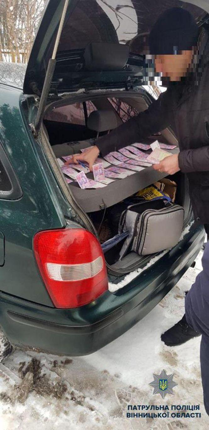 Новини Вінниці - фото з Аферисти увійшли у довіру до бабусі. Забрали всі гроші та зачинили у будинку Аферисти увійшли у довіру до бабусі. Забрали всі гроші та зачинили у будинку, фото №1 на сайті 20minut.ua