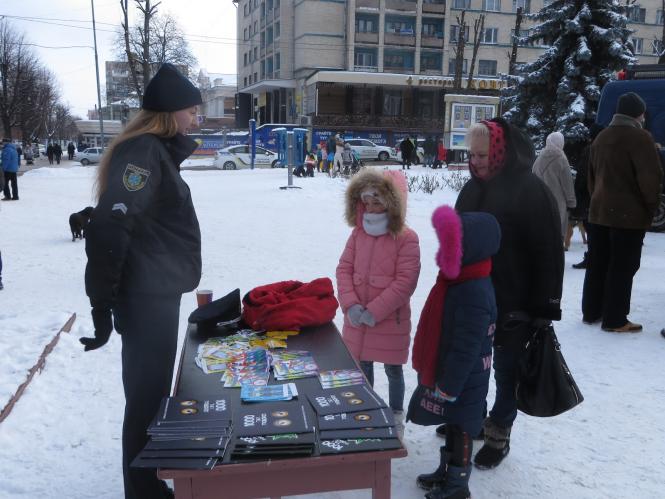 Хмельницькі поліцейські показали дітям амуніцію, навчили правил дорожнього руху та пригостили солодощами, фото №19 на сайті vsim.ua