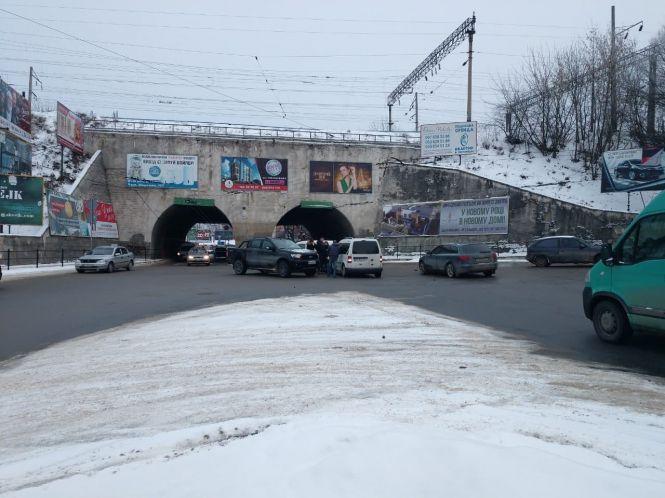 Новини Тернополя - фото з На Крушельницької ДТП. Потерпілих немає