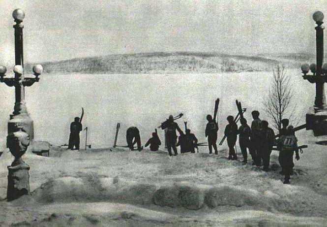 Новини Тернополя - фото з Літак на кризі, снігові скульптури, забави. День зими у Тернополі півстоліття тому Літак на кризі, снігові скульптури, забави. День зими у Тернополі півстоліття тому, фото №1 на сайті 20minut.ua
