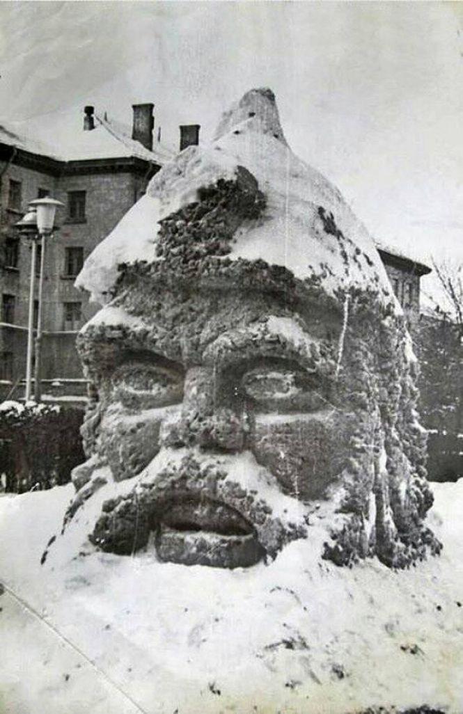 Новини Тернополя - фото з Літак на кризі, снігові скульптури, забави. День зими у Тернополі півстоліття тому Літак на кризі, снігові скульптури, забави. День зими у Тернополі півстоліття тому, фото №5 на сайті 20minut.ua