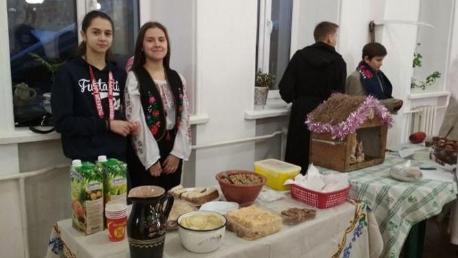 Дев'ять вертепів та 3-місячна Вероніка у ролі Ісуса: тернопільські пластуни засвітили 