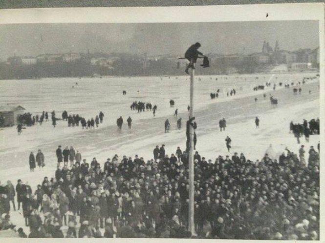 Новини Тернополя - фото з Літак на кризі, снігові скульптури, забави. День зими у Тернополі півстоліття тому Літак на кризі, снігові скульптури, забави. День зими у Тернополі півстоліття тому, фото №4 на сайті 20minut.ua