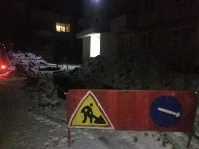 Новини Тернополя - фото з Чоловік, який впав у двометровий котлован, у важкому стані Чоловік, який впав у двометровий котлован, у важкому стані, фото №2 на сайті 20minut.ua