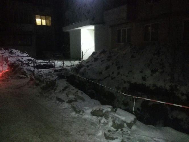 Новини Тернополя - фото з Чоловік, який впав у двометровий котлован, у важкому стані Чоловік, який впав у двометровий котлован, у важкому стані, фото №1 на сайті 20minut.ua