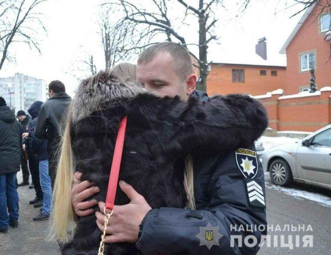 Зворушливі миті: як родини проводили на буремний схід вінницьких поліцейських, фото №1 на сайті 20minut.ua