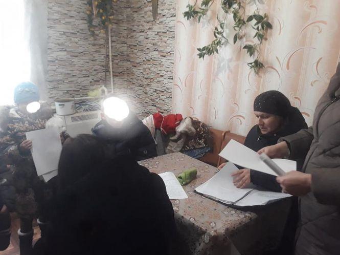 Тумбочка з порожніми пляшками від горілки: як жили діти у прийомній родині, фото №1 на сайті 20minut.ua