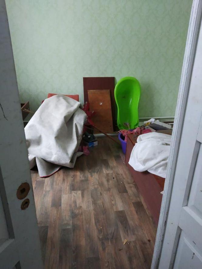 Тумбочка з порожніми пляшками від горілки: як жили діти у прийомній родині, фото №2 на сайті 20minut.ua