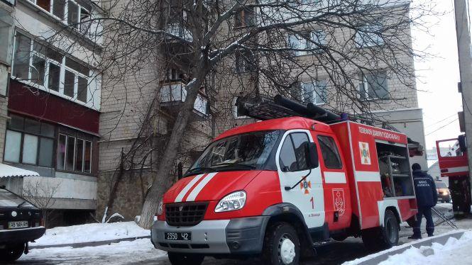 Новини Вінниці - фото з Пожежа на Келецькій: 15 рятувальників евакуйовали людей з дев'ятиповерхівки Пожежа на Келецькій: 15 рятувальників евакуйовали людей з дев'ятиповерхівки, фото №1 на сайті 20minut.ua