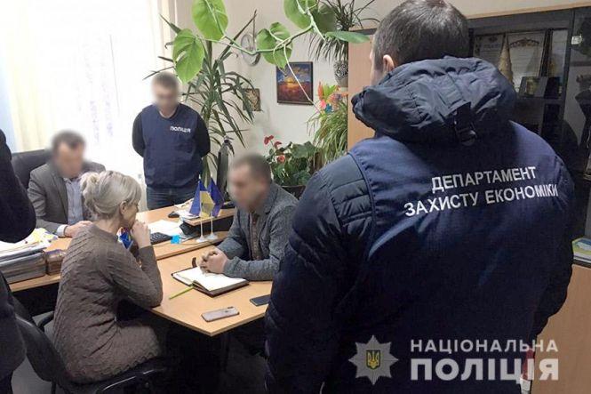 На хабарі у 6000 гривень спіймали секретаря міськради однієї з ОТГ, фото №1 на сайті vsim.ua