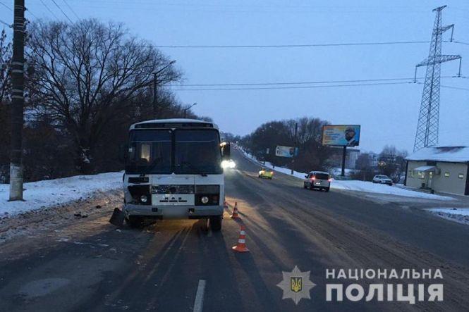ДТП у Ружичній: "Mazda" виїхала на зустрічку і врізалася в автобус, фото №1 на сайті vsim.ua