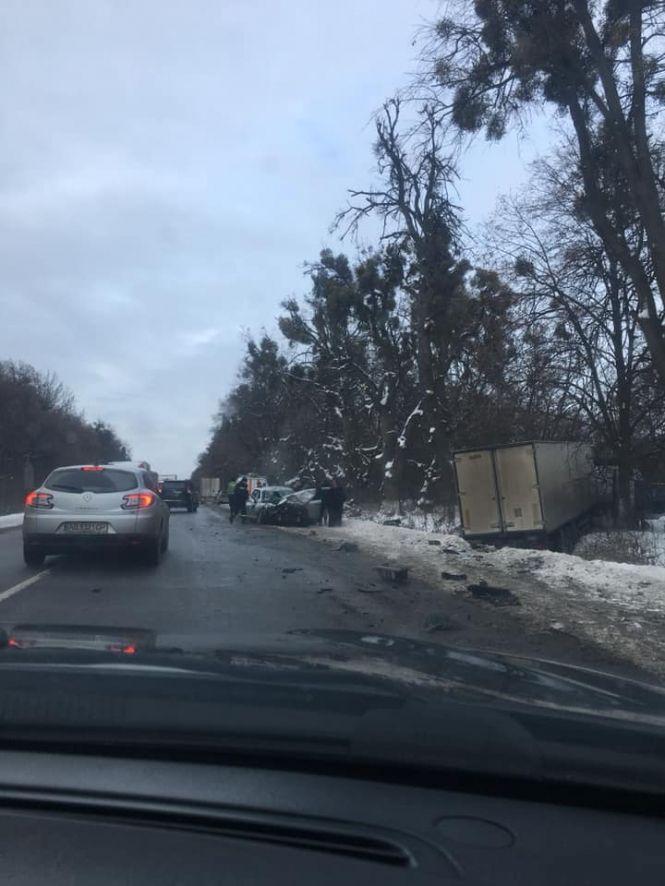 Новини Вінниці - фото з Лобове зіткнення: водій іномарки на зустрічній врізався у вантажівку Лобове зіткнення: водій іномарки на зустрічній врізався у вантажівку, фото №2 на сайті 20minut.ua