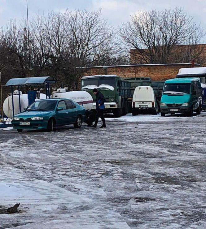 Новини Вінниці - фото з На Віннниччині закрили ще одну нелегальну автозаправку. Власників ще шукають На Віннниччині закрили ще одну нелегальну автозаправку. Власників ще шукають, фото №1 на сайті 20minut.ua