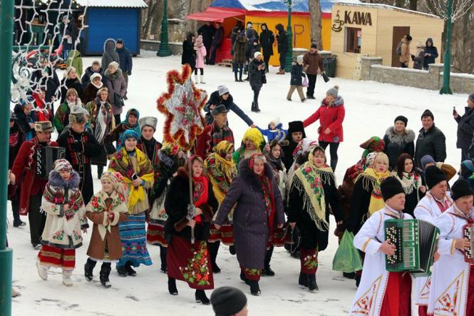 Новини Кам'янця-Подільського - фото з Щедрий вечір у Кам’янці-Подільському (Фото і Відео) Щедрий вечір у Кам’янці-Подільському (Фото і Відео), фото №3 на сайті 20minut.ua