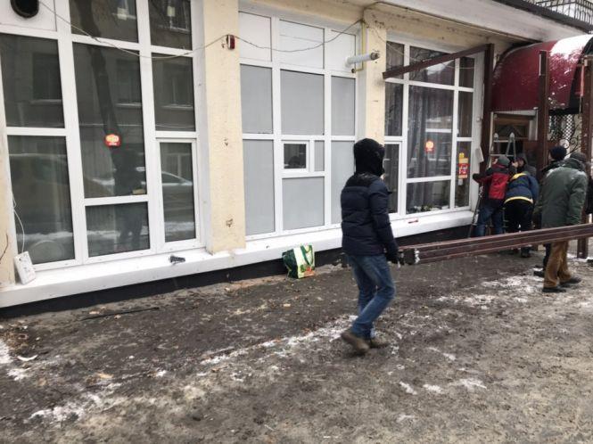 Новини Тернополя - фото з У центрі Тернополі демонтували літній майданчик У центрі Тернополі демонтували літній майданчик, фото №2 на сайті 20minut.ua