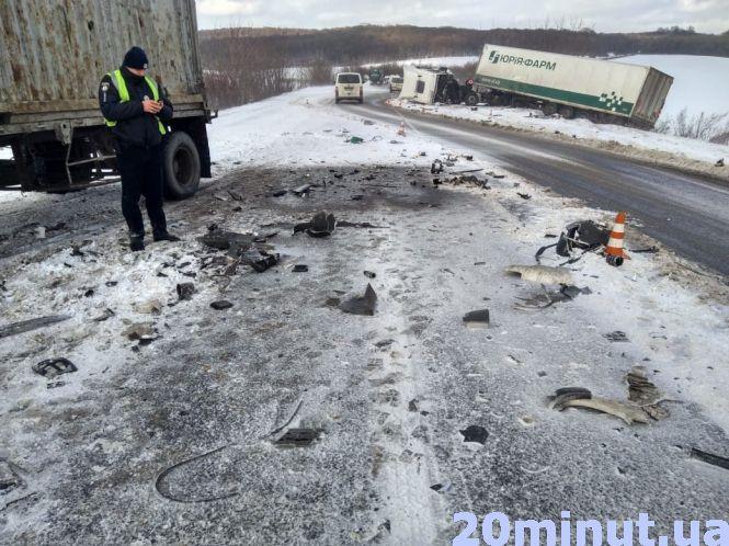 Новини Тернополя - фото з Біля Збаража «лоб у лоб» зіткнулись фура і КамАЗ (оновлено) Біля Збаража «лоб у лоб» зіткнулись фура і КамАЗ (оновлено), фото №1 на сайті 20minut.ua
