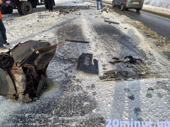Новини Тернополя - фото з Біля Збаража «лоб у лоб» зіткнулись фура і КамАЗ (оновлено) Біля Збаража «лоб у лоб» зіткнулись фура і КамАЗ (оновлено), фото №5 на сайті 20minut.ua