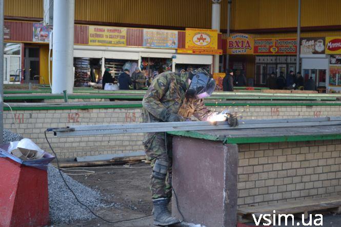 Старим тут не місце. На центральному ринку встановлюють нові кіоски, фото №3 на сайті vsim.ua