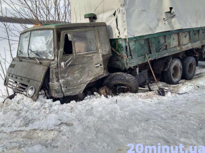 Новини Тернополя - фото з Біля Збаража «лоб у лоб» зіткнулись фура і КамАЗ (оновлено) Біля Збаража «лоб у лоб» зіткнулись фура і КамАЗ (оновлено), фото №4 на сайті 20minut.ua