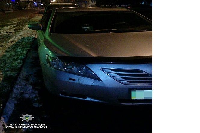 У Хмельницькому розшукують червоний "Fiat", який втік з місця ДТП, фото №1 на сайті vsim.ua