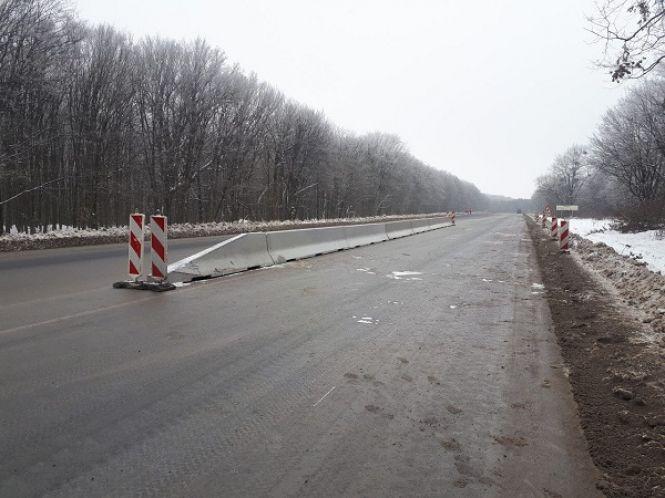 Новини Хмельницького - фото з На "Тещиному язиці" встановлюють бар’єрне огородження типу "Нью Джерсі" На "Тещиному язиці" встановлюють бар’єрне огородження типу "Нью Джерсі", фото №1 на сайті vsim.ua