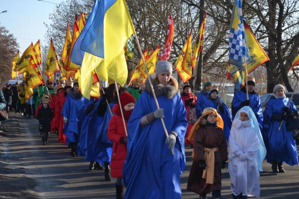 З колядками та Трьома Царями в кареті: вулицями Хмельницького пройшла театралізована хода, фото №5 на сайті vsim.ua